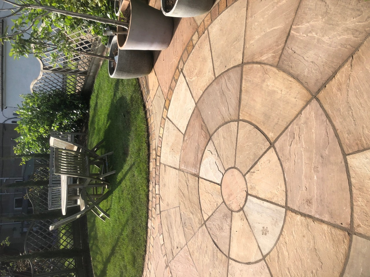 Sandstone circle patio with circular lawn and teak garden furniture - Edinburgh landscaping
